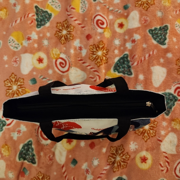 I Love Lucy Tote Bag with Cosmetic Bag "CALIFORNIA HERE WE COME" Main Cast - Picture 9 of 11